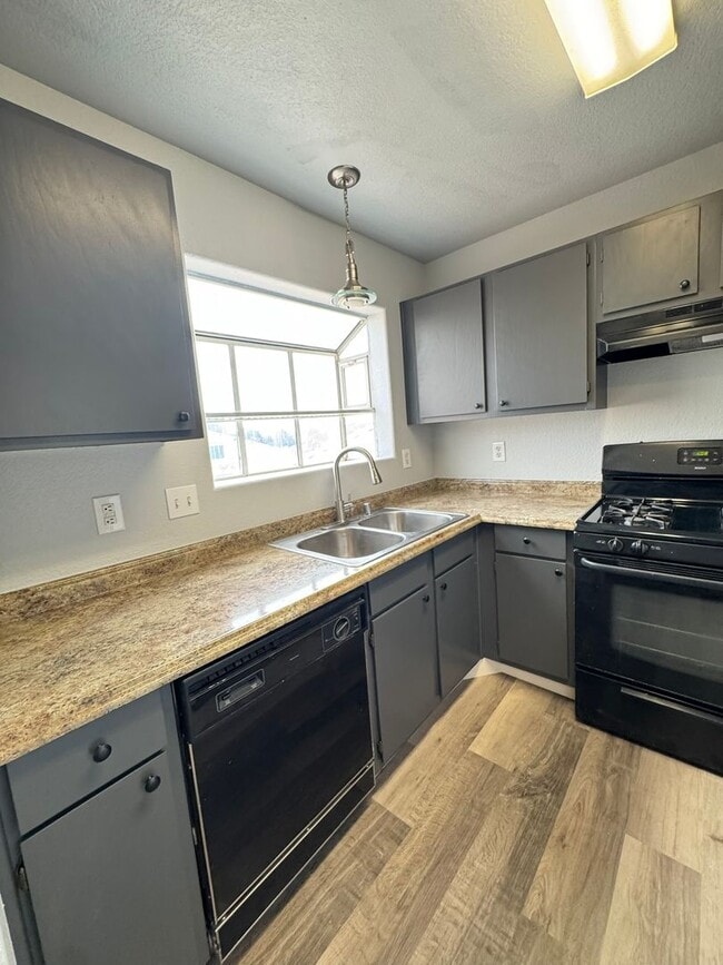 Building Photo - Charming 2-Bedroom, 1-Bath Condo
