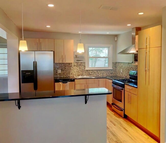 Building Photo - 5010 Shoalwood Ave