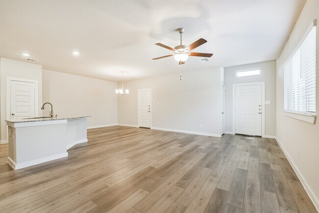 Building Photo - 25109 Pacific Wren Dr