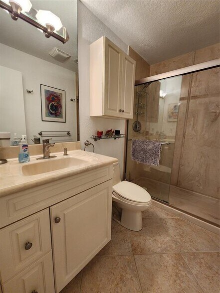 Building Photo - 6437 Bay Club Dr