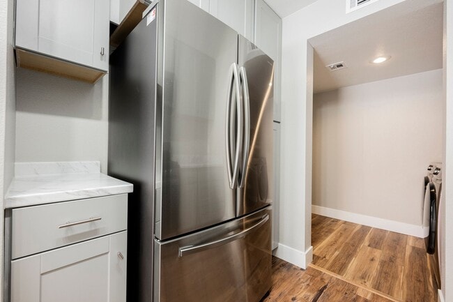 Building Photo - Fully Remodeled 3-Bedroom Townhome