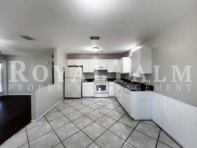 Building Photo - 2/1 Rental with W/D Hookups—Roses are Red, Lawns are Green, a Fenced Yard? That’s a Pet Lover’s D...