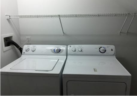 Building Photo - 3 bed, 2.5 Bath 1440sf End-Unit Henrico To...