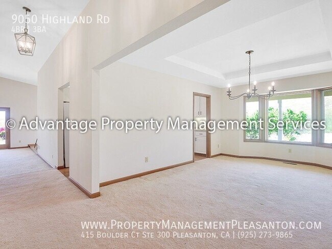 Building Photo - Unique 4 Bed / 3 Bath 3,484 Sq Ft Home off...