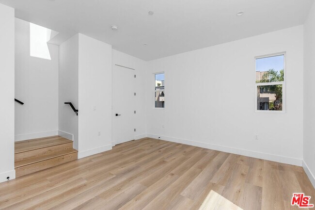 Building Photo - 11241 Morrison St
