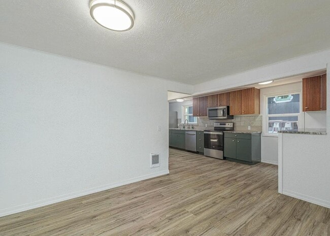 Building Photo - 266 NW Riverside Blvd