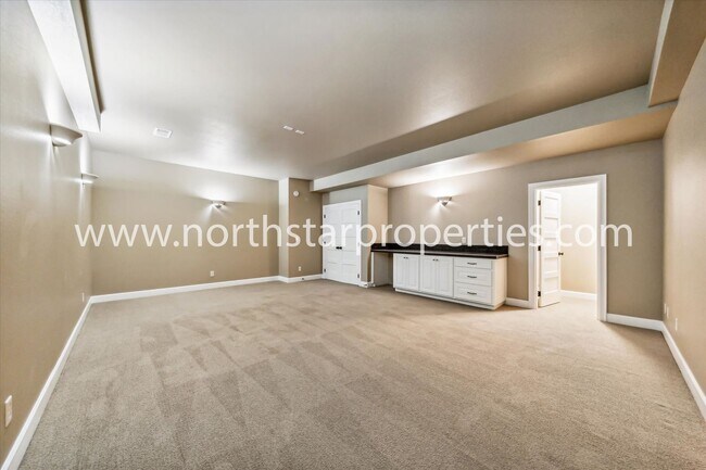 Building Photo - New Exquisitely Designed Dream Home in Lak...