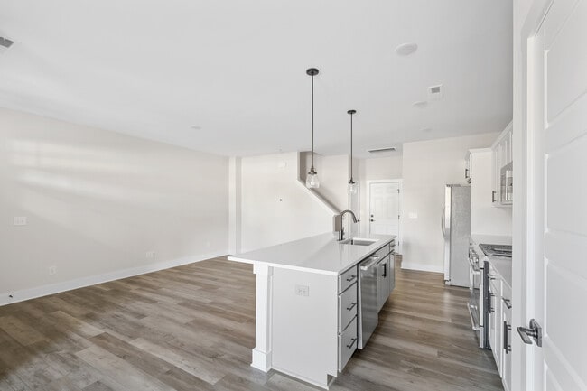 Building Photo - 634 Herlong Ave