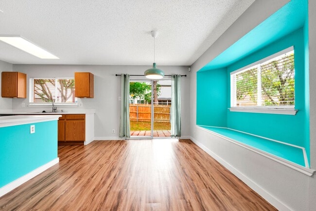 Building Photo - Charming 3 Bed 2.5 Bath Home with Solar Panels!