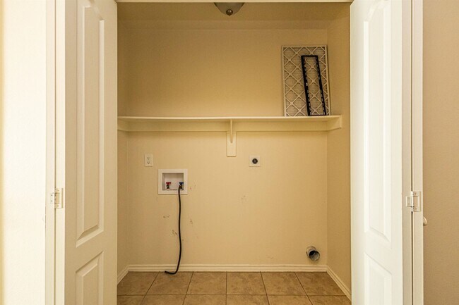 Building Photo - 108 Niagara Dr.