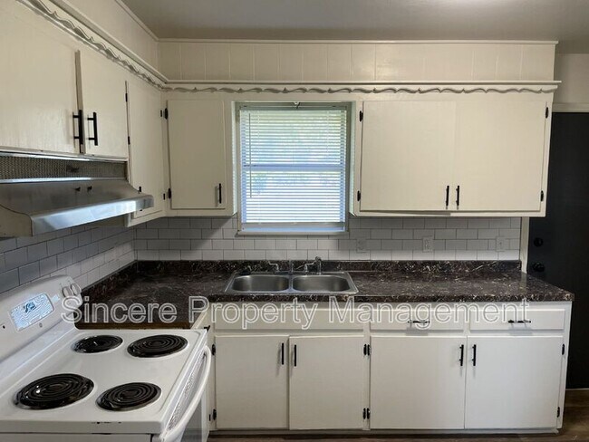 Building Photo - 2013 N College Ave