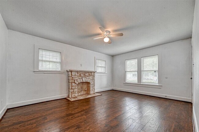 Building Photo - 7119 Farnsworth St