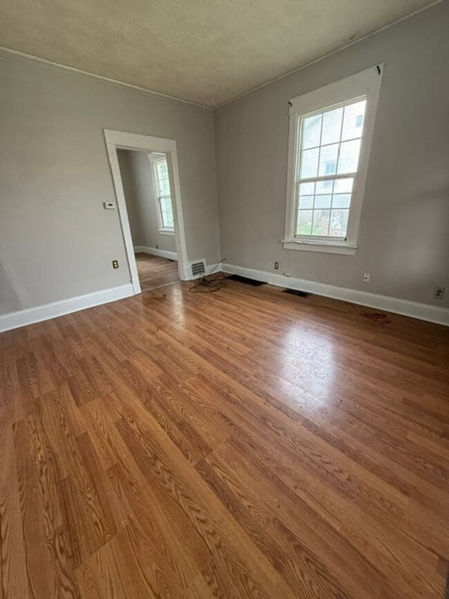 Building Photo - 2 Bedroom / 1 bathroom House in Peoria, IL