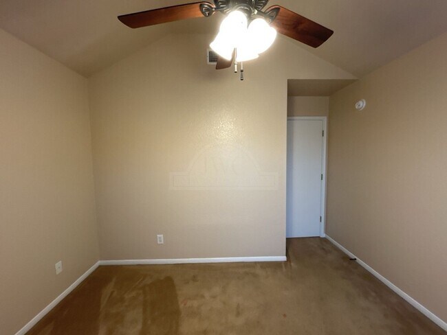 Building Photo - 2505 Southwood Dr