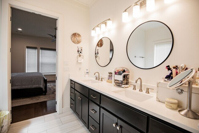 Building Photo - 8707 W Flycatcher Pl