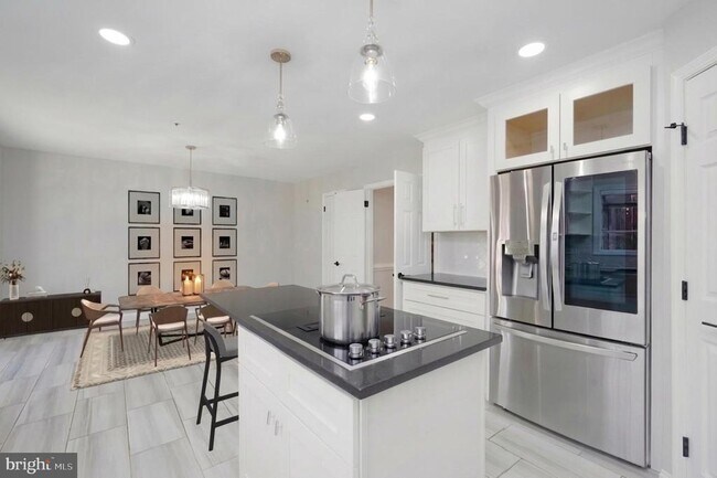 Building Photo - 28 Sterling Ct