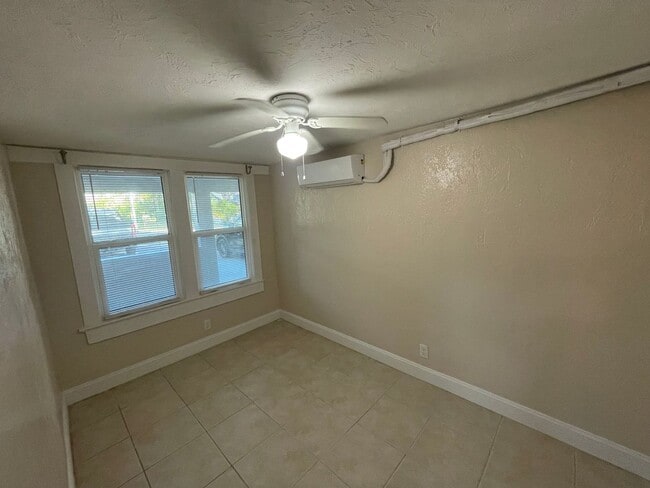 Building Photo - 125 Palm Pl