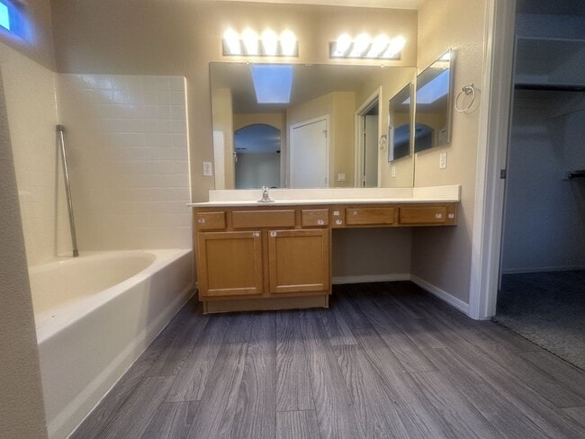 Building Photo - Rare single-level home offers 5 bedrooms and a versatile floor plan designed for comfortable living