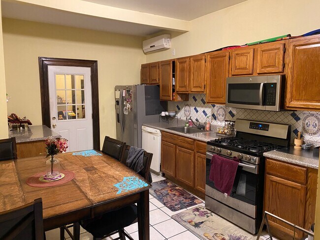 Building Photo - 32 Duer Pl