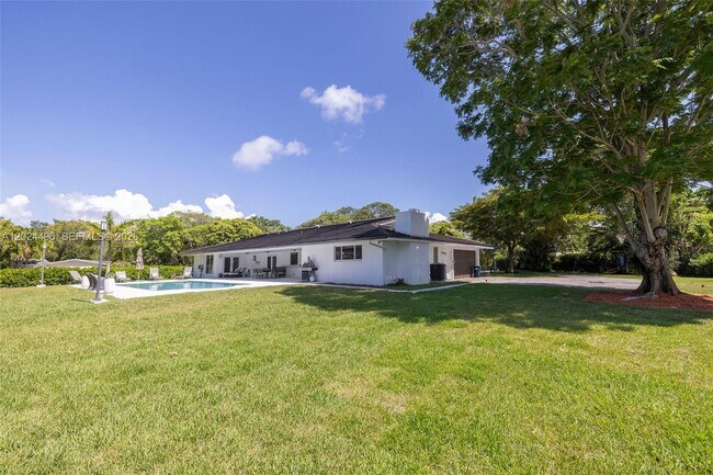 Building Photo - 6875 N Cartee Rd