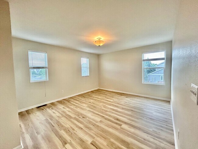Building Photo - Welcome to your Dream Home!