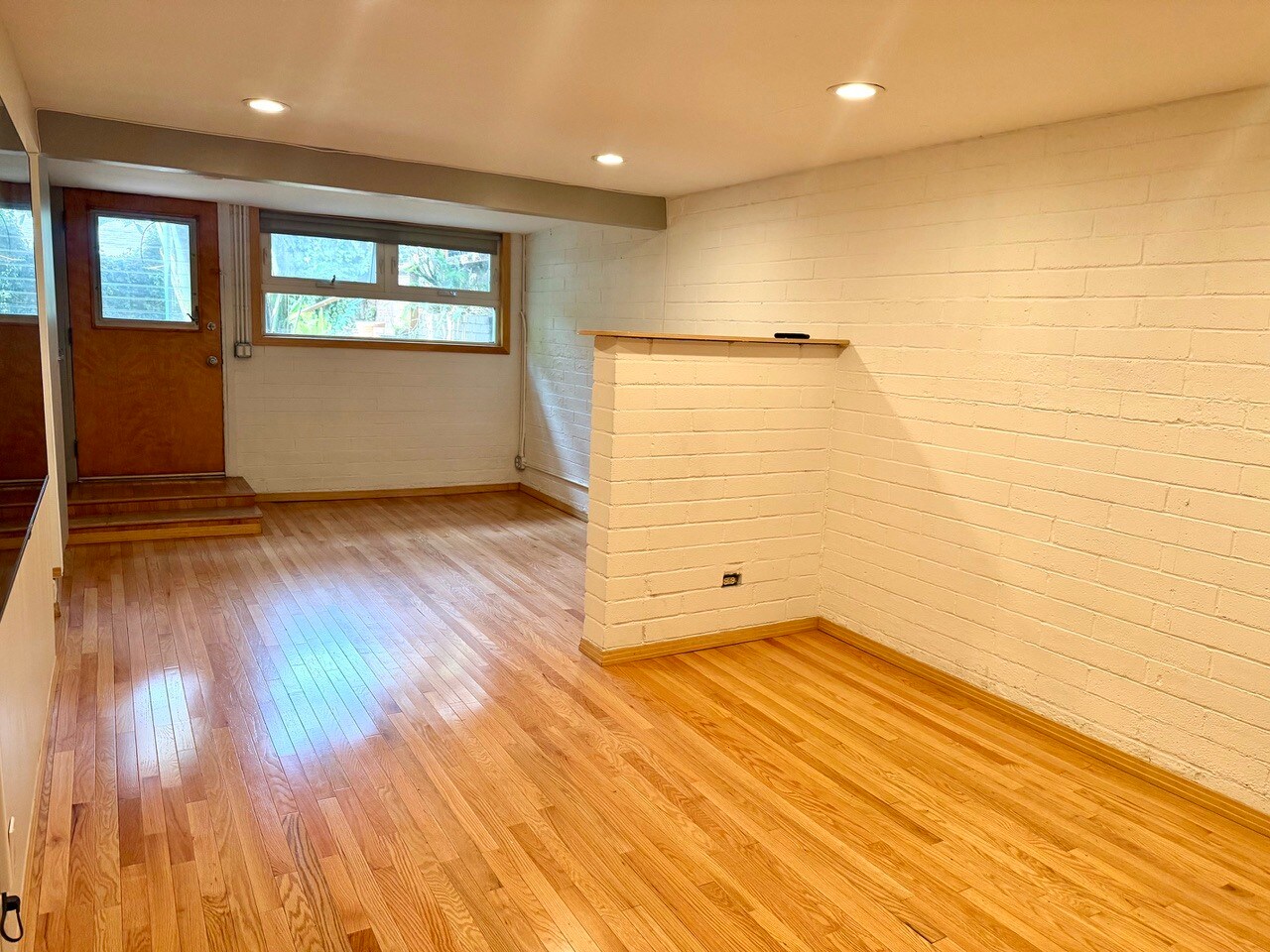 Building Photo - 2160 Stanley Hills Dr