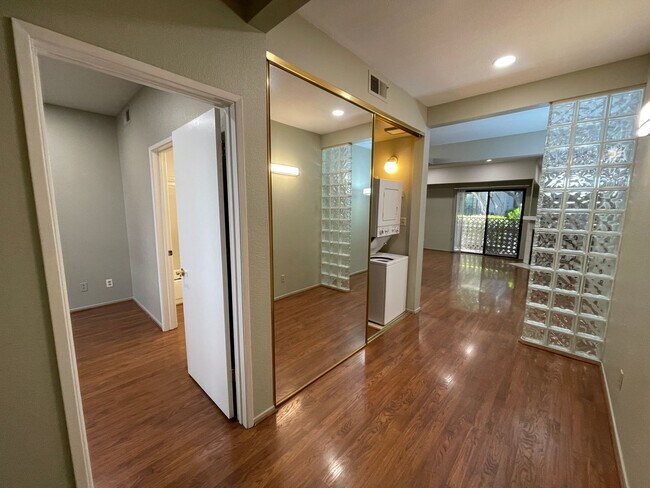Building Photo - Bright Spacious Downstairs 1 bedroom 1 bath Condo in Serene North San Jose Community