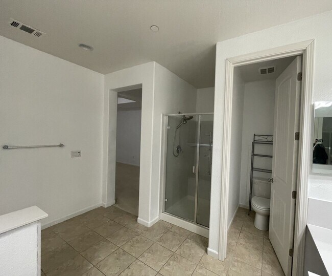 Building Photo - 1348 Encore Dr