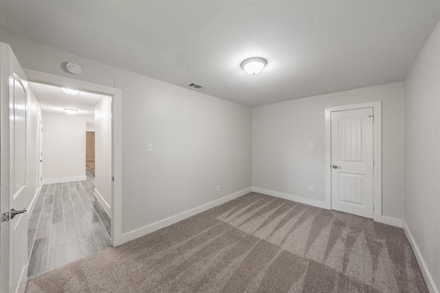 Building Photo - 916 S Rosemont Ave