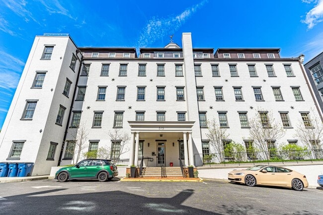 Building Photo - Stunning Partly Furnished Studio in Old Town Alexandria