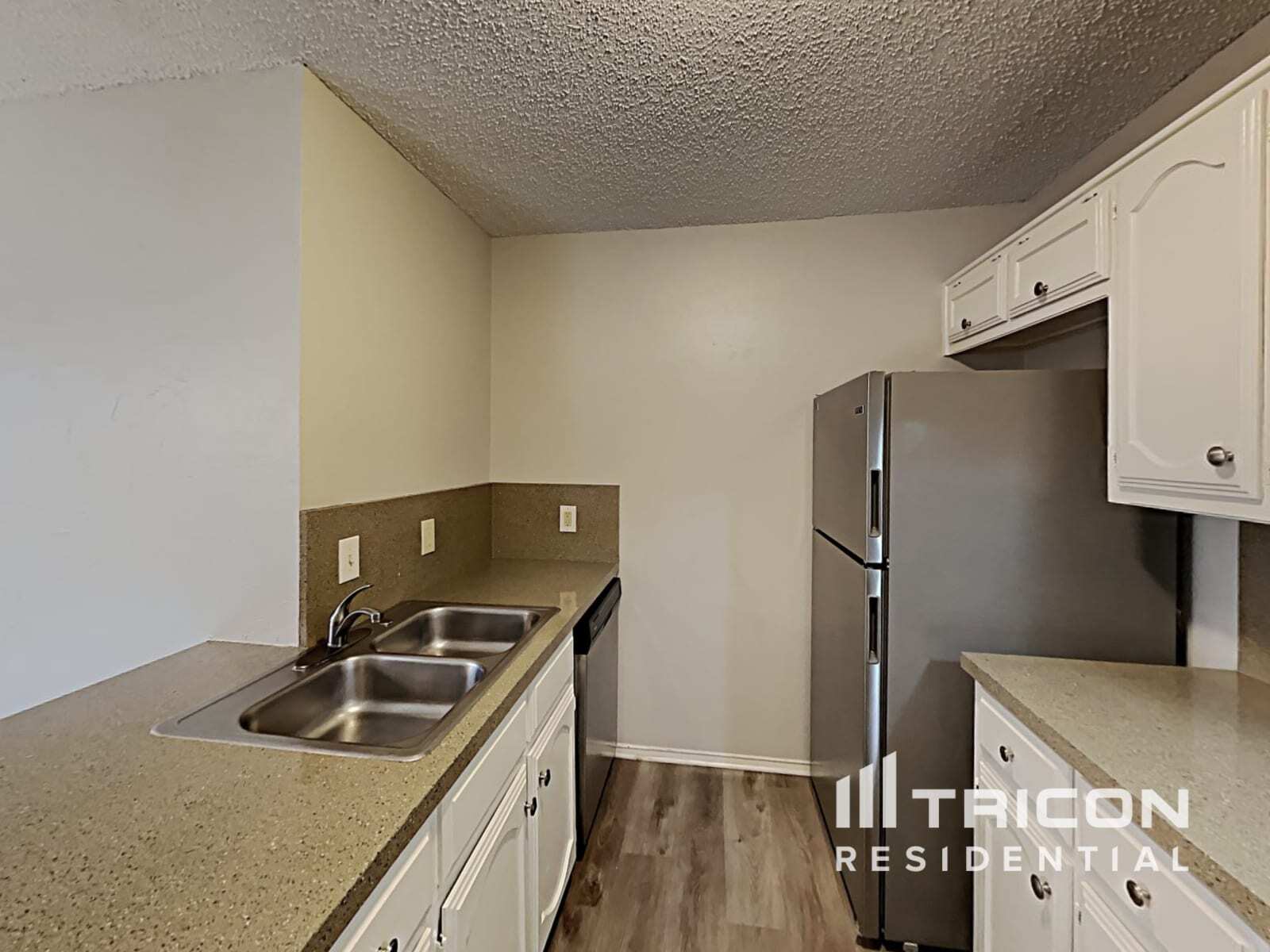 Building Photo - 1611 Sunset Village Dr