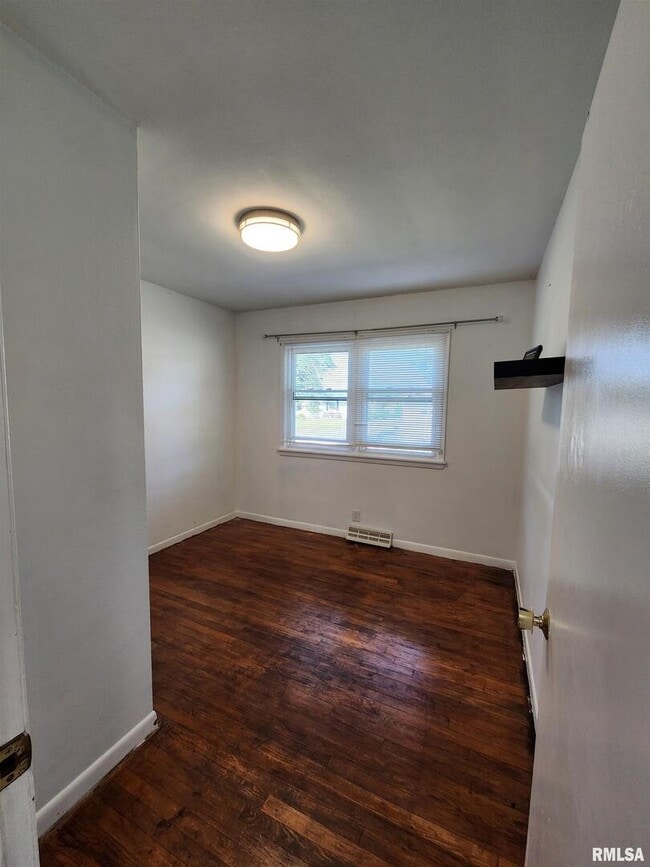 Building Photo - 3235 W 16th St