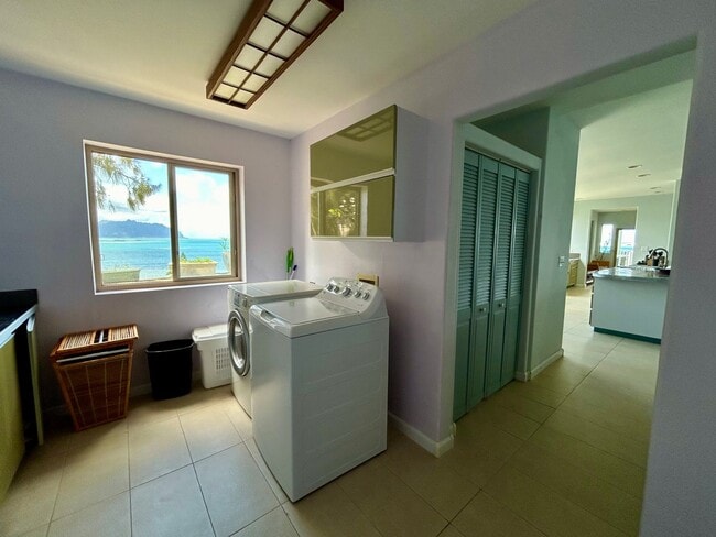 Building Photo - Hawaii living at its best.  Beautiful Kaneohe Bay front.