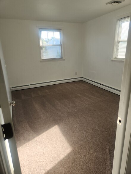 Building Photo - 662 Parmentier Rd