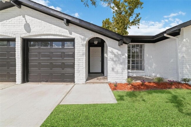 Building Photo - 12018 Troulon Dr