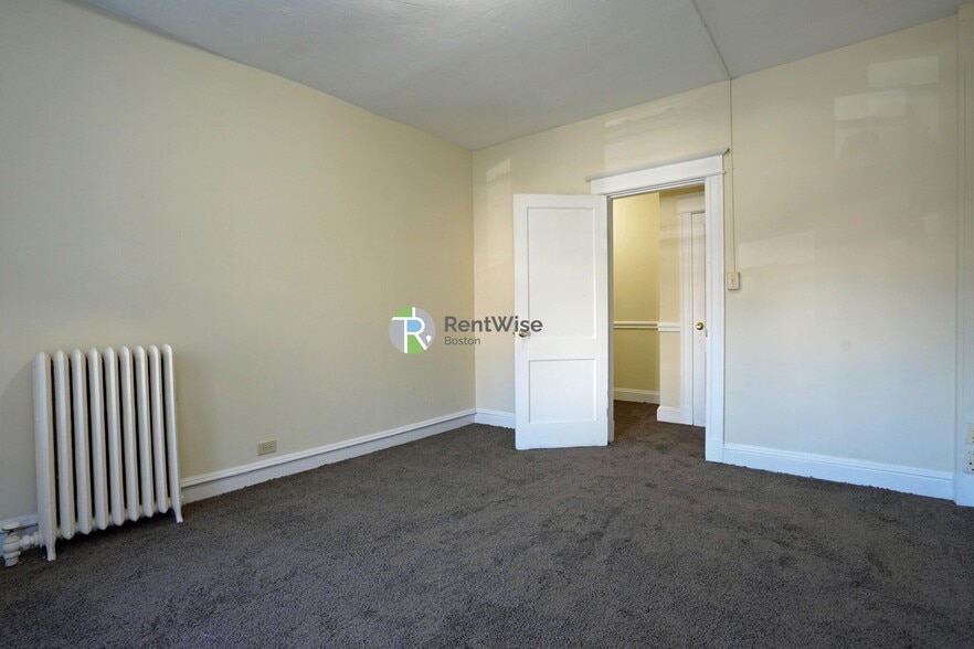 Building Photo - 68 Woodstock Ave