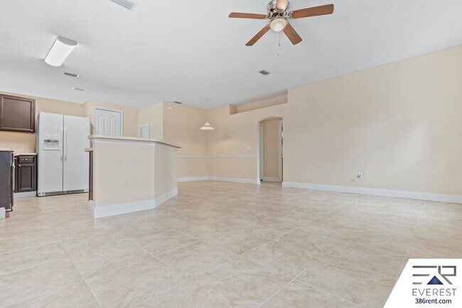 Building Photo - 16 Pinelynn Dr