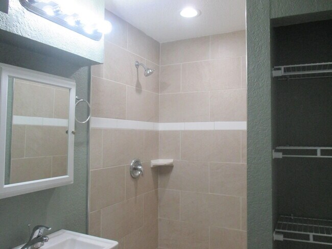 Building Photo - 4100 NE Indian River Dr