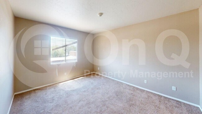 Building Photo - 1810 E Blacklidge Dr