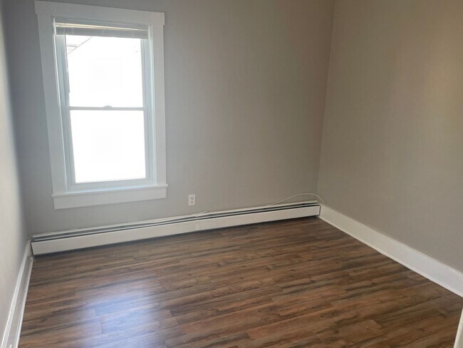 Building Photo - 4 Church St