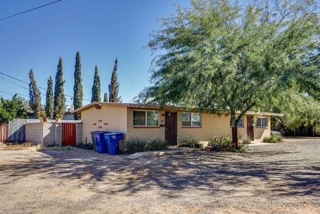 Building Photo - Pending/ Rented - 1 bed 1 bath in a prime ...