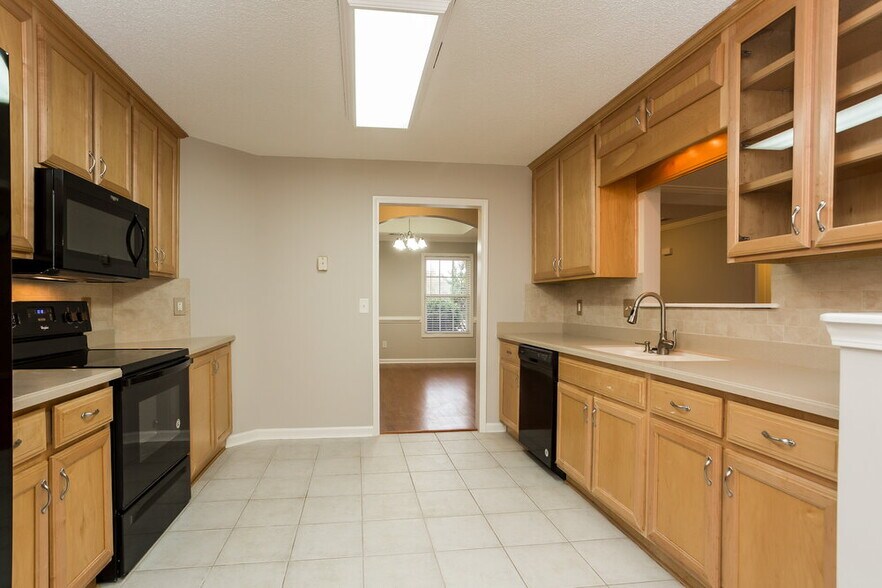 Building Photo - 3028 Lincoln Log Way