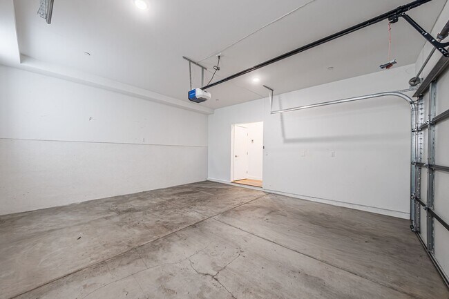 Building Photo - 705 Benton Wy