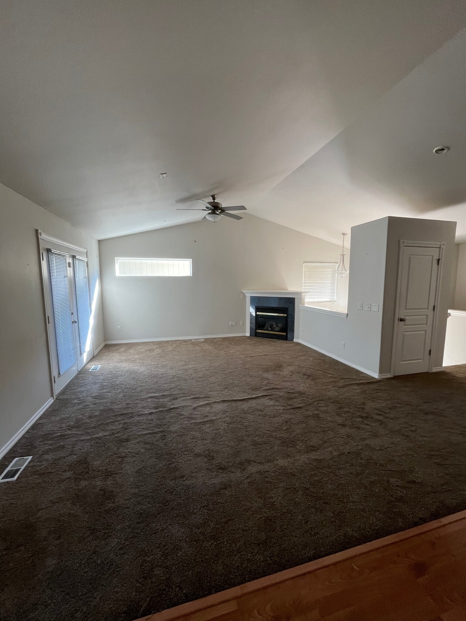 Building Photo - 8847 Lakehurst Dr