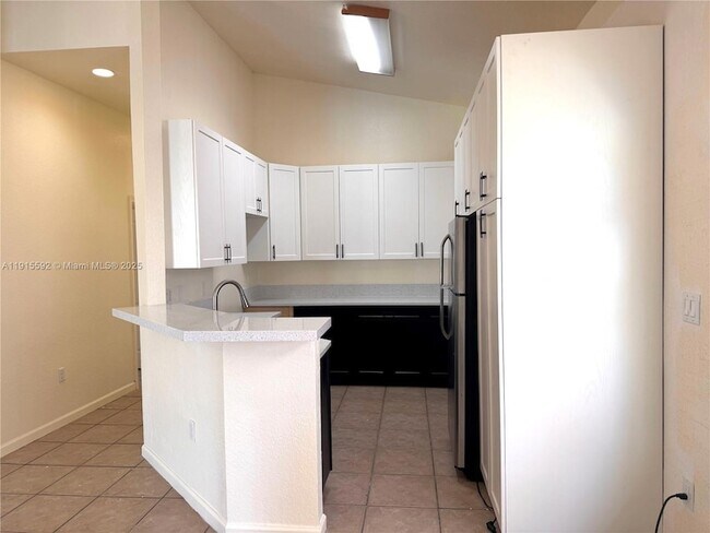 Building Photo - 3725 NE 23rd Ct