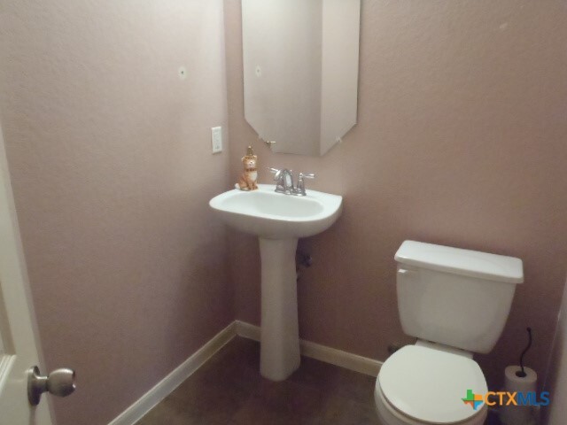 Building Photo - 313 Goldenrod Dr