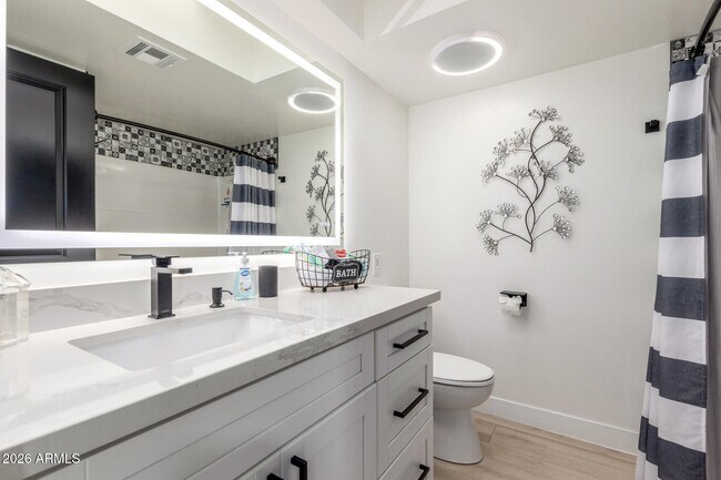 Building Photo - 2529 N Miller Rd