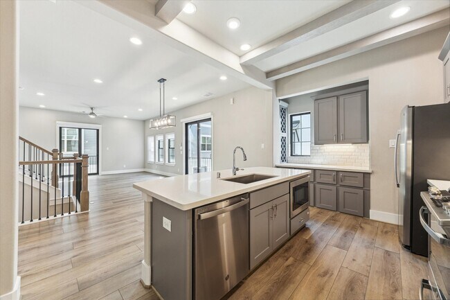 Building Photo - 1214 W 25th St