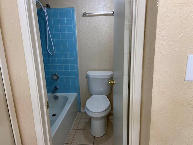 Building Photo - 5613 Hollow Pines Dr