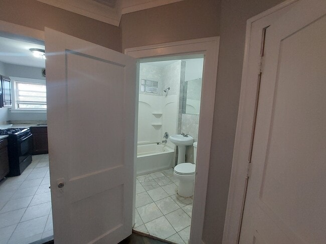 Building Photo - 3112 W 64th St
